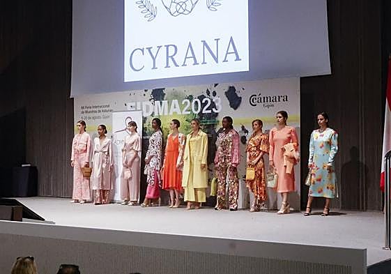 Desfile.La marca de moda de lujo sostenible Cyrana abrió el desfile de diseñadoras asturianas.