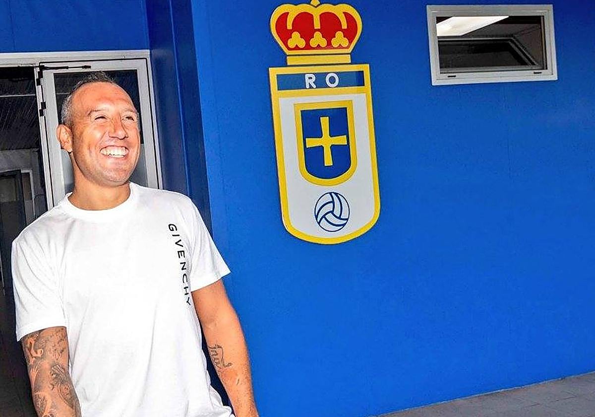 Santi Cazorla ya está en Oviedo.