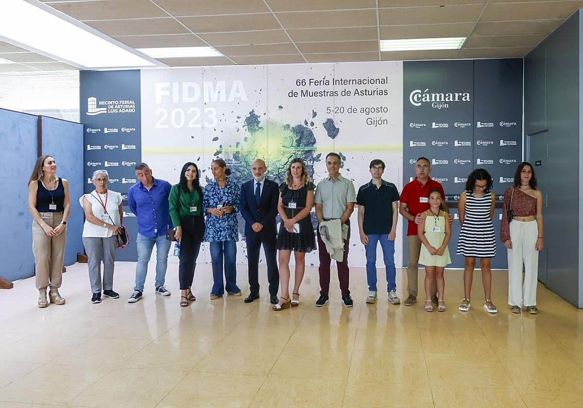Foto de familia.Antonio Corripio, vocal  del comité Ejecutivo de la Cámara; Elena Díaz, presidenta de ACEPA, doctores y socios de la asociación.
