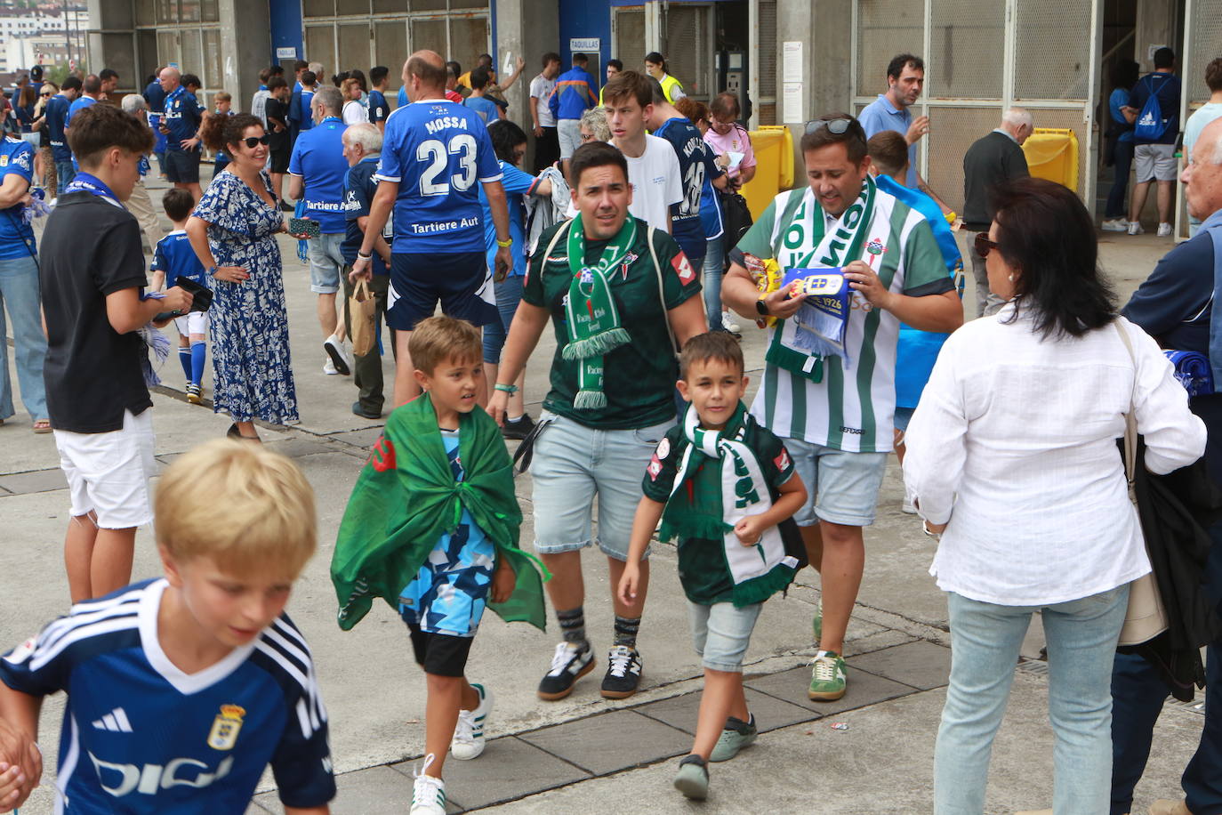 ¿Estuviste en el Real Oviedo - Racing de Ferrol? ¡Búscate en las fotos!