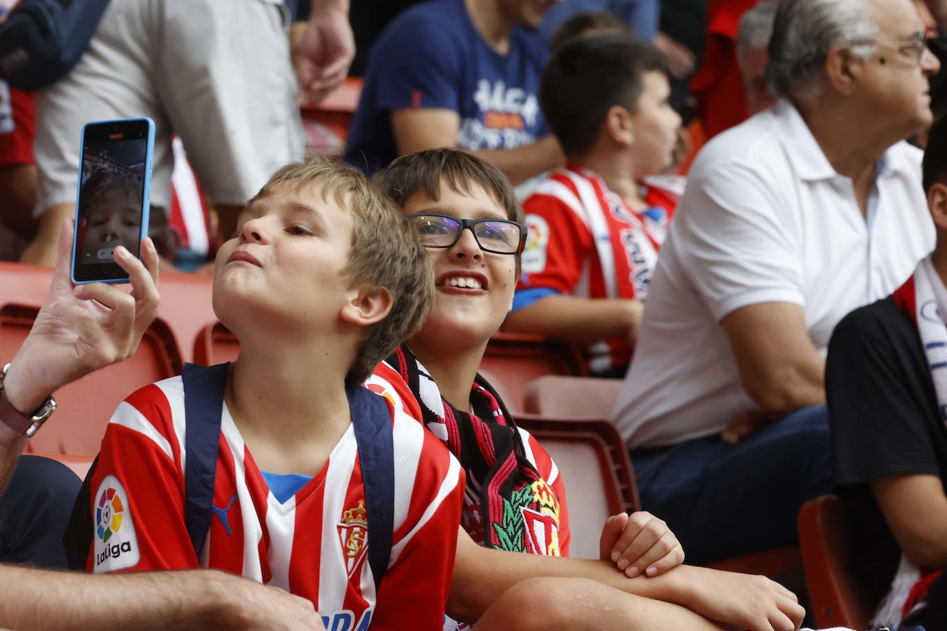 ¿Estuviste en el Sporting - Mirandés? ¡Búscate en las fotos!