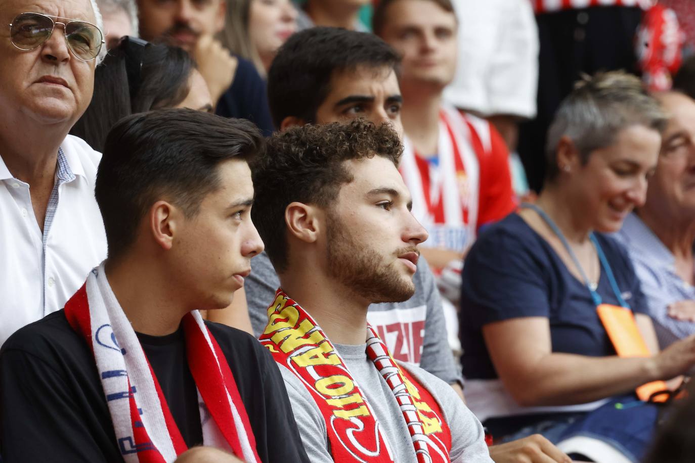 ¿Estuviste en el Sporting - Mirandés? ¡Búscate en las fotos!