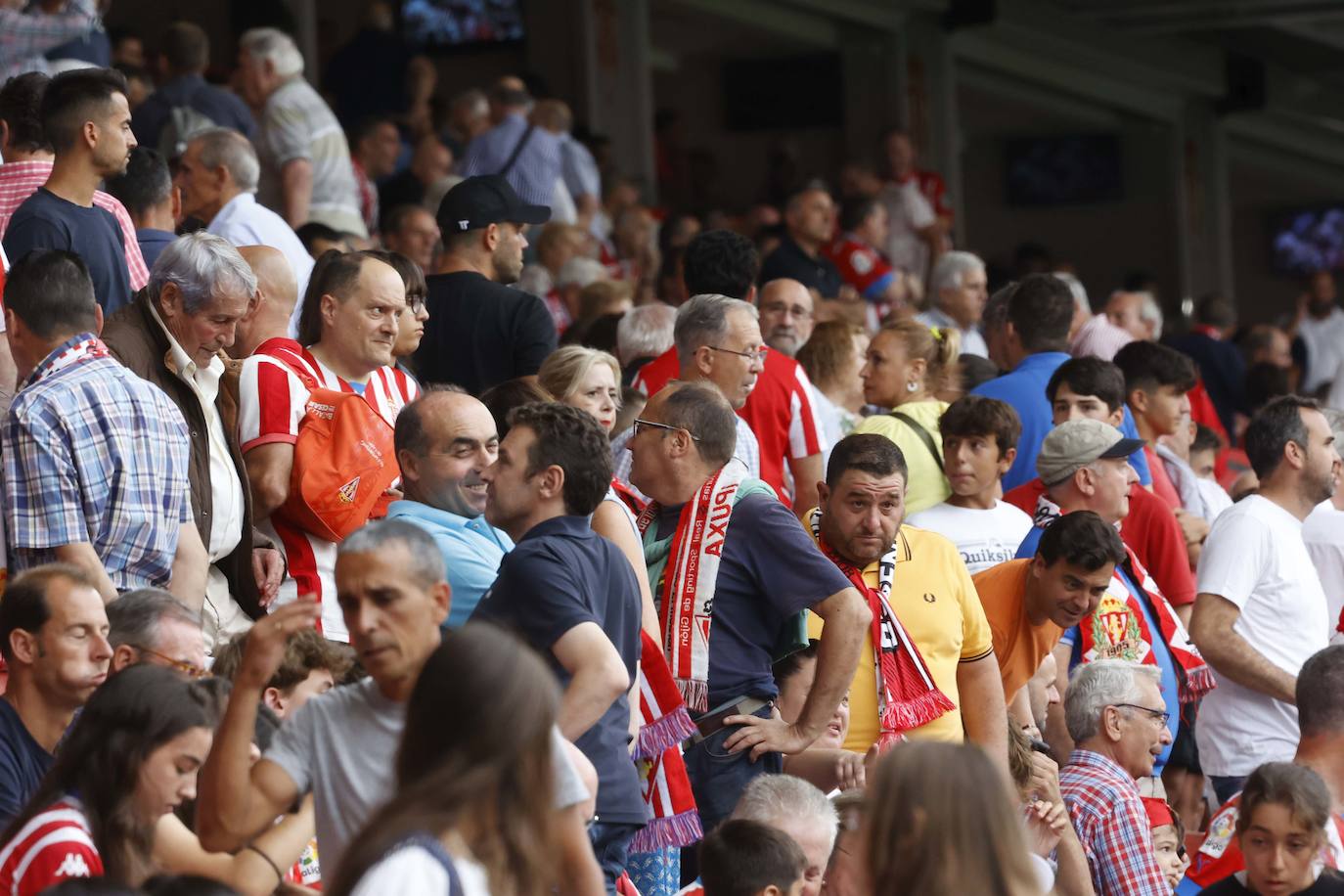 ¿Estuviste en el Sporting - Mirandés? ¡Búscate en las fotos!