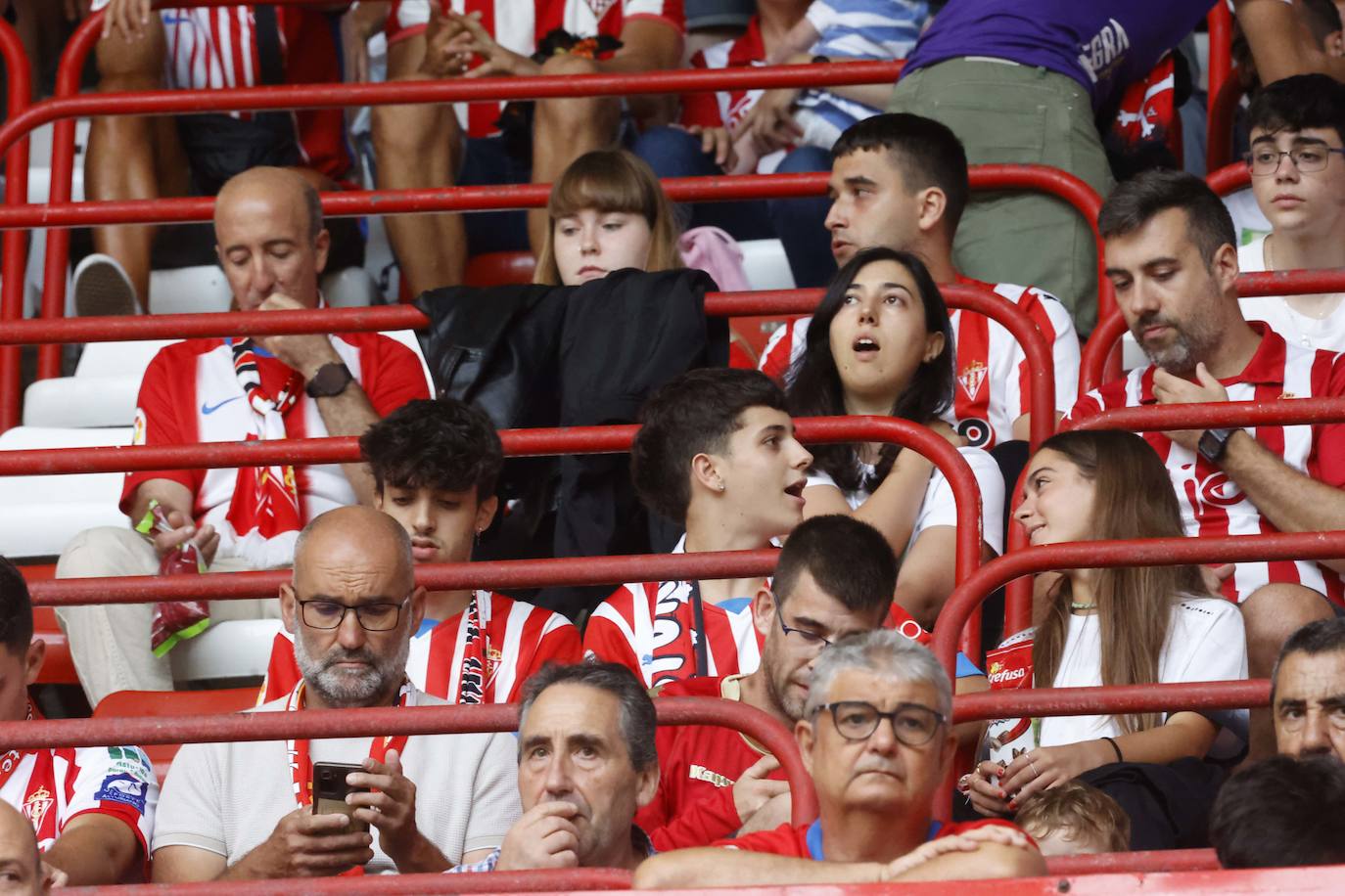 ¿Estuviste en el Sporting - Mirandés? ¡Búscate en las fotos!