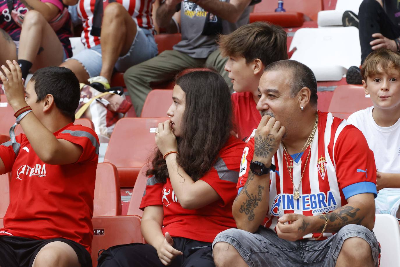 ¿Estuviste en el Sporting - Mirandés? ¡Búscate en las fotos!