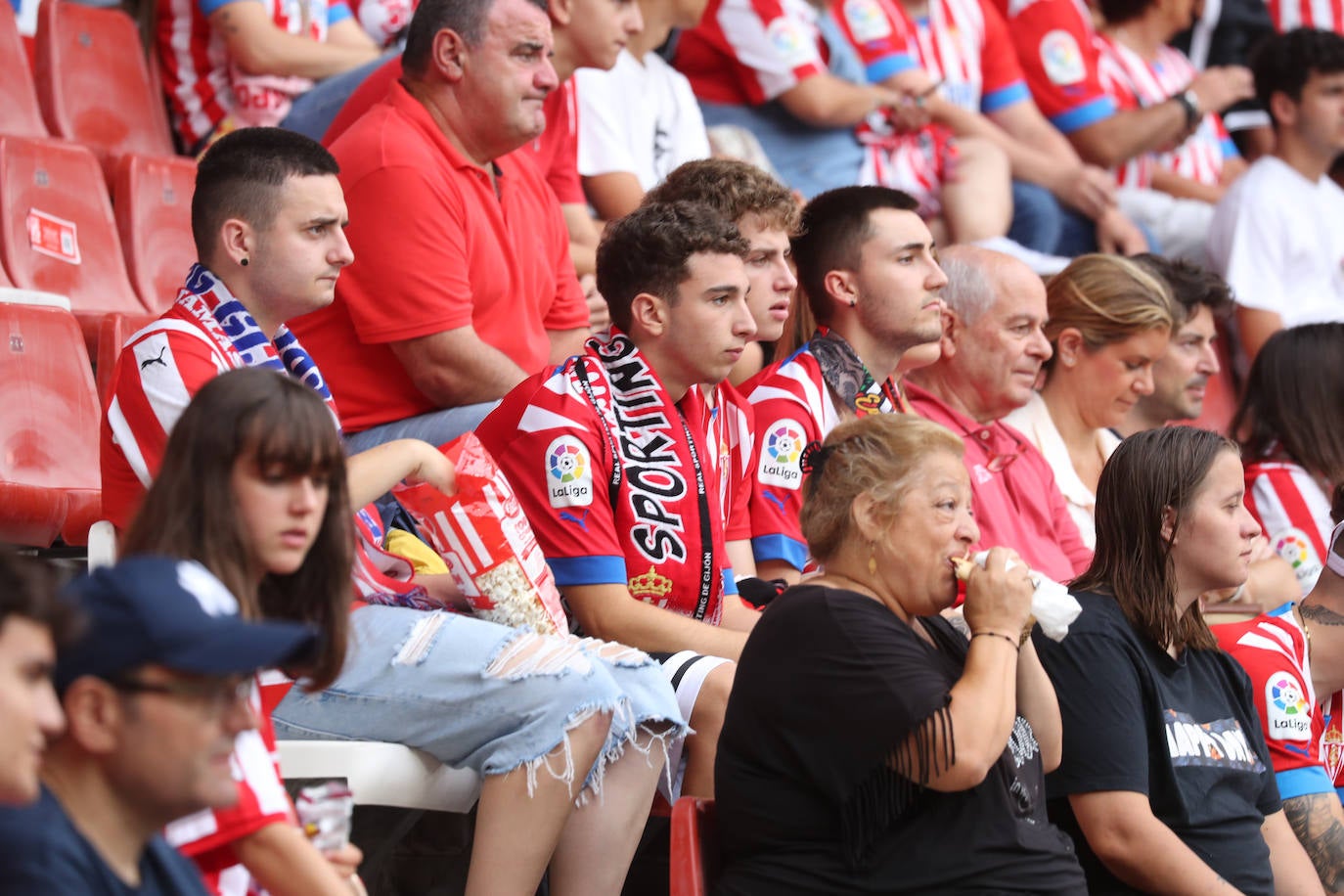 ¿Estuviste en el Sporting - Mirandés? ¡Búscate en las fotos!