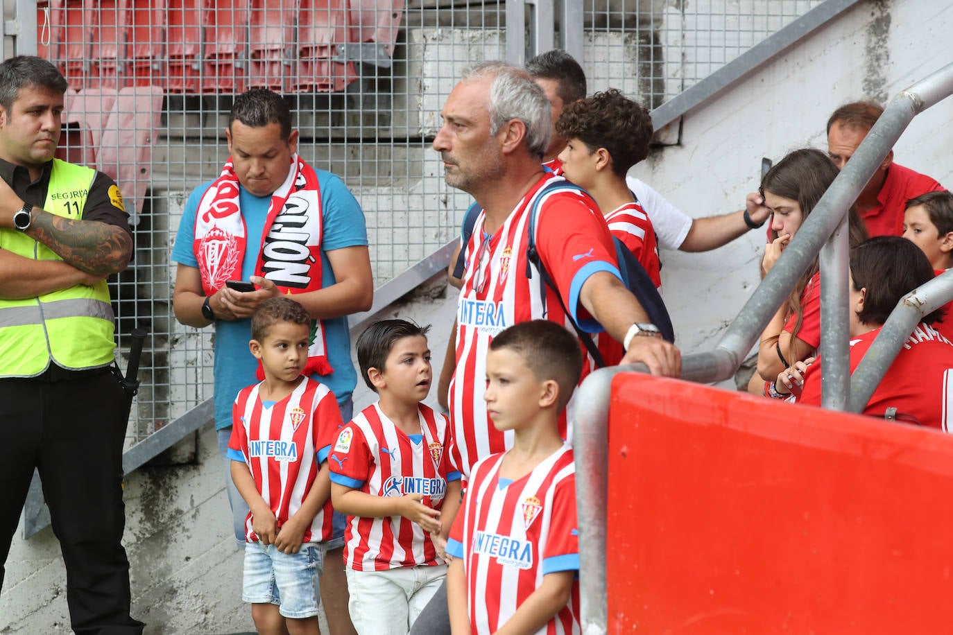 ¿Estuviste en el Sporting - Mirandés? ¡Búscate en las fotos!