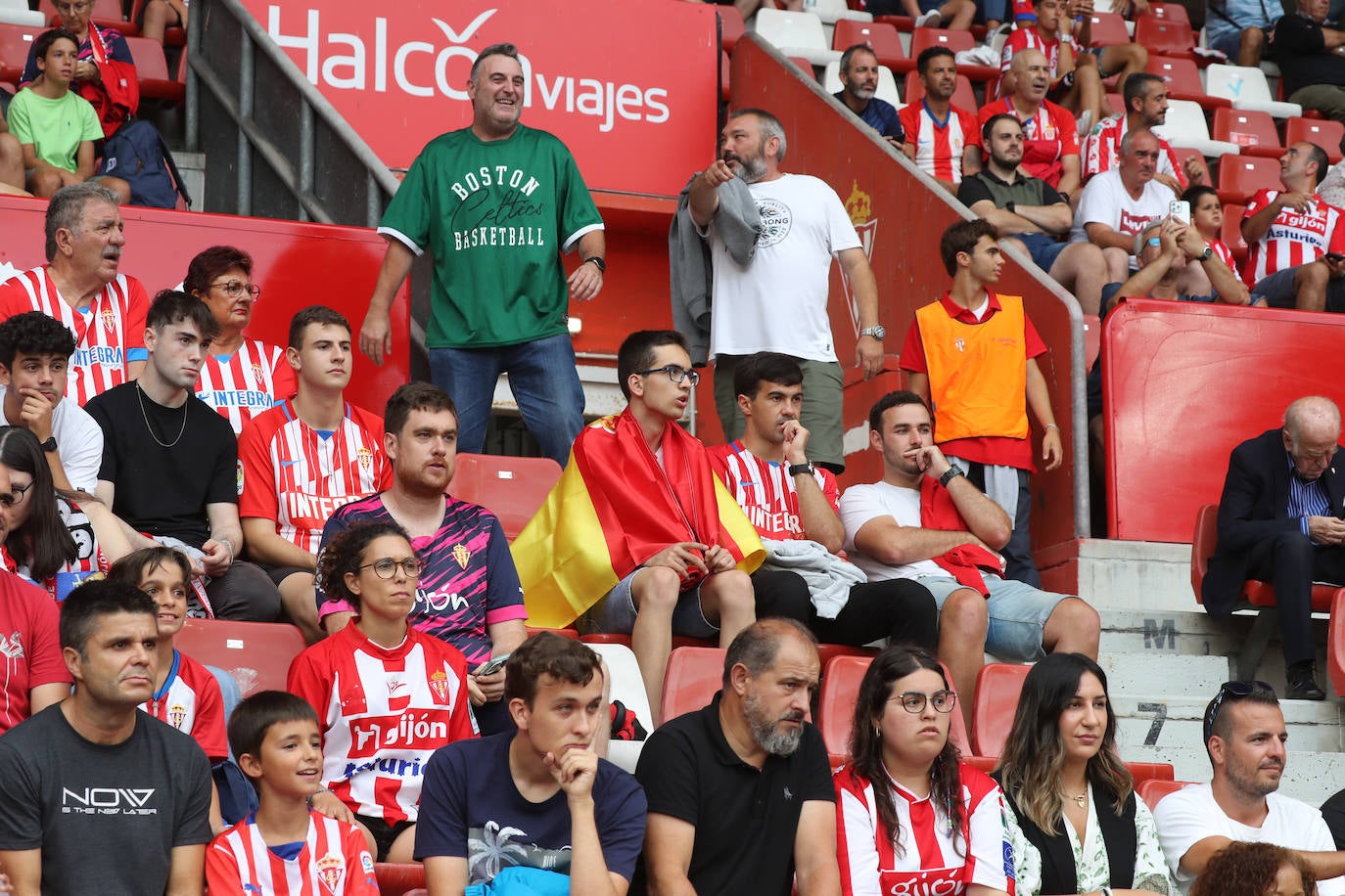 ¿Estuviste en el Sporting - Mirandés? ¡Búscate en las fotos!