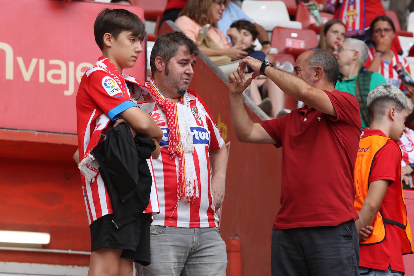 ¿Estuviste en el Sporting - Mirandés? ¡Búscate en las fotos!