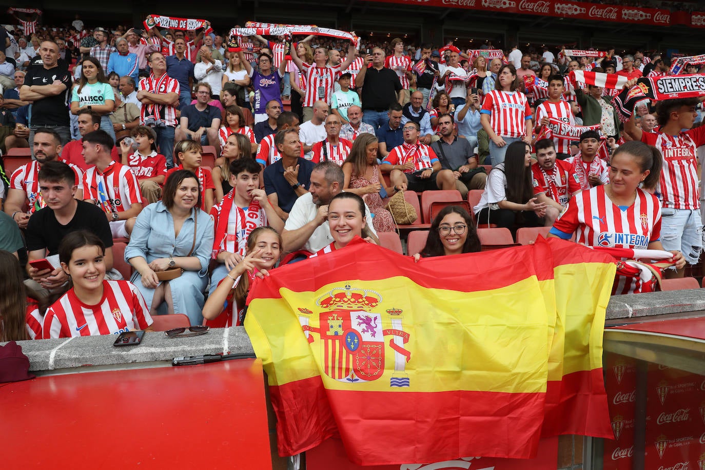 ¿Estuviste en el Sporting - Mirandés? ¡Búscate en las fotos!