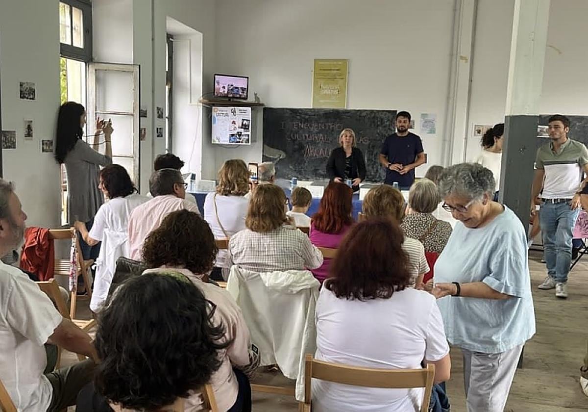Numerosos vecinos participaron del encuentro cultural en el pueblo.
