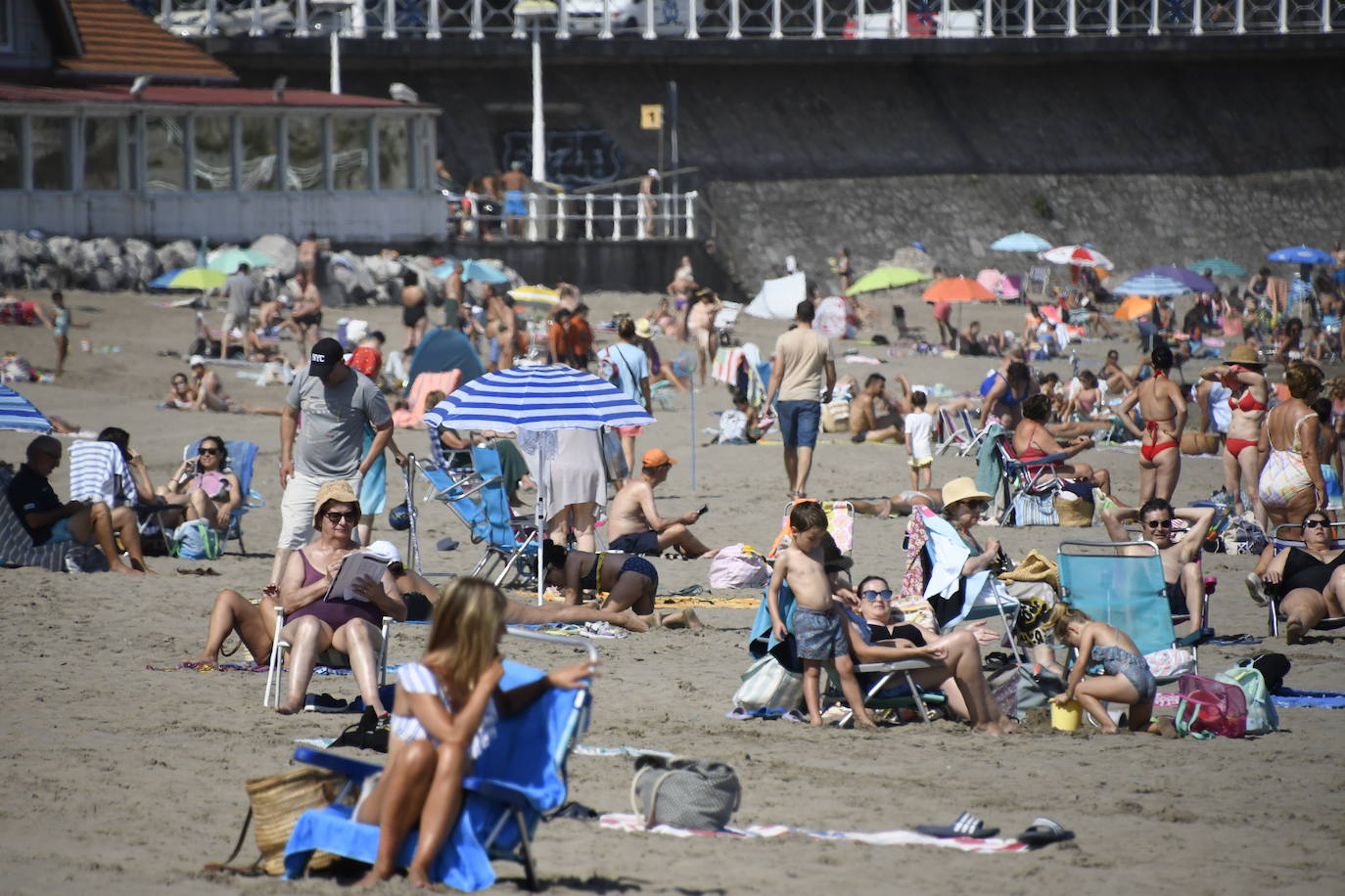 Asturias busca agua y sombra para refrescarse