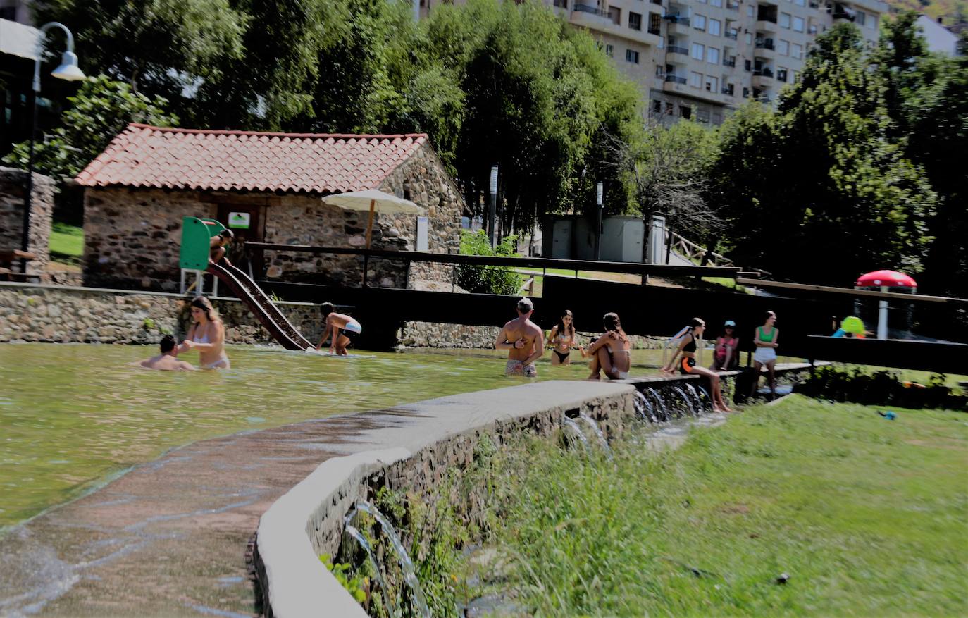 Asturias busca agua y sombra para refrescarse