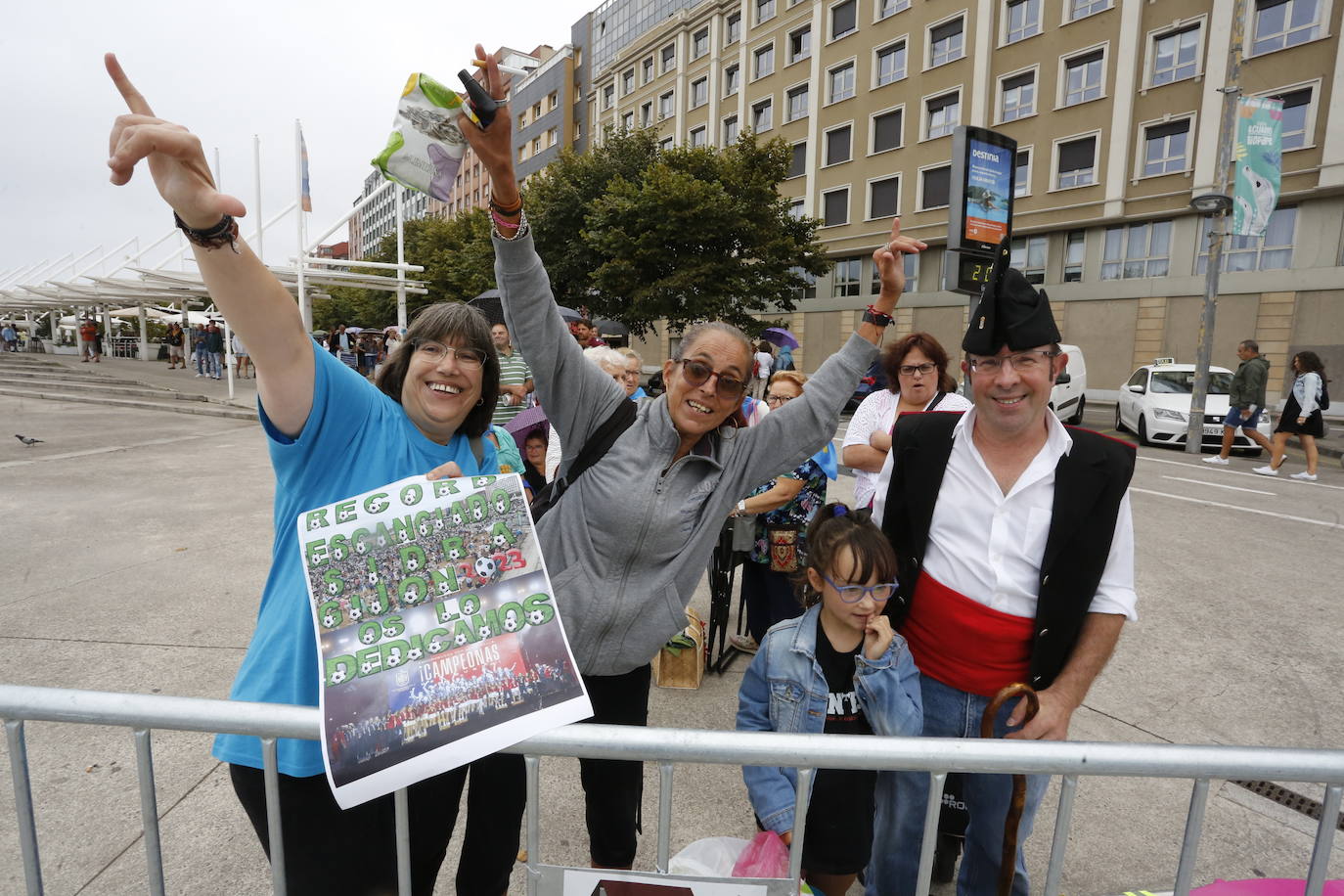 ¿Estuviste en el récord mundial de escanciado de Gijón? ¡Búscate! (1)