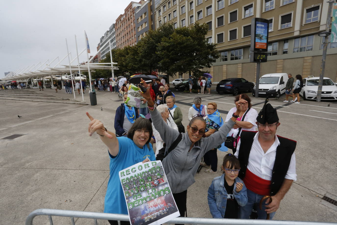 ¿Estuviste en el récord mundial de escanciado de Gijón? ¡Búscate! (1)