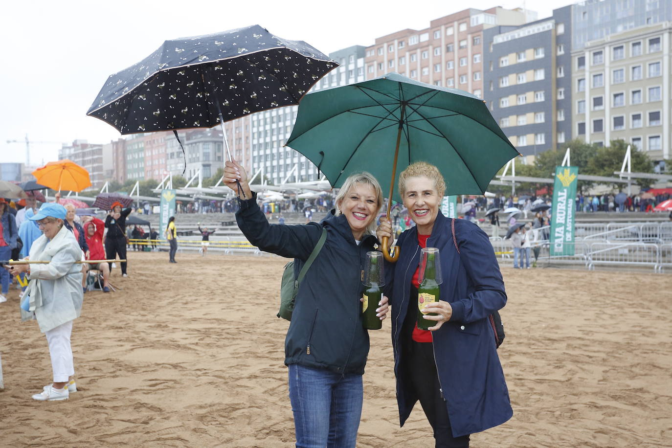 ¿Estuviste en el récord mundial de escanciado de Gijón? ¡Búscate! (2)