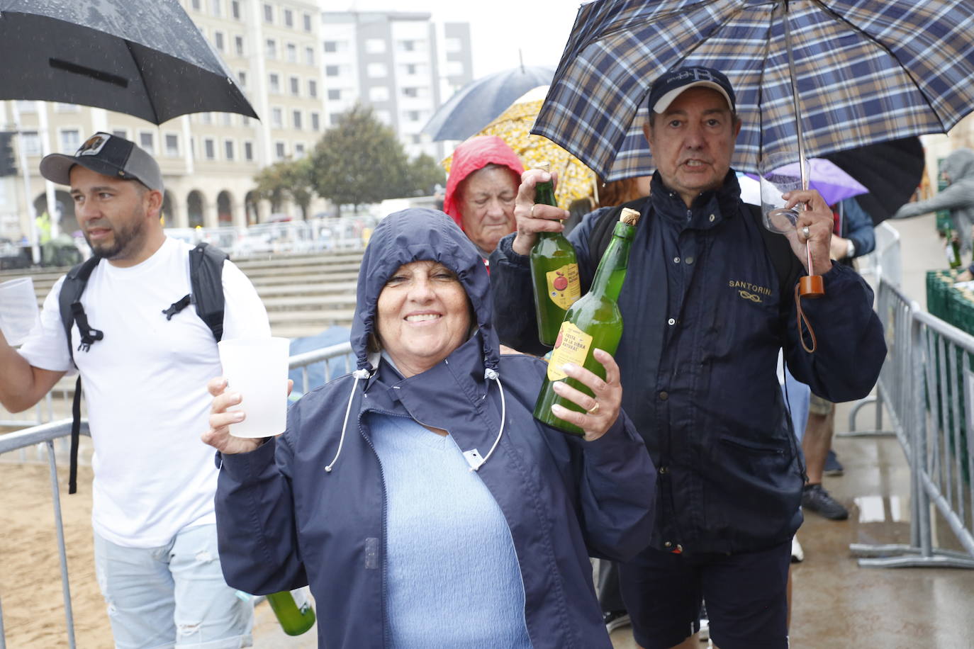 ¿Estuviste en el récord mundial de escanciado de Gijón? ¡Búscate! (2)