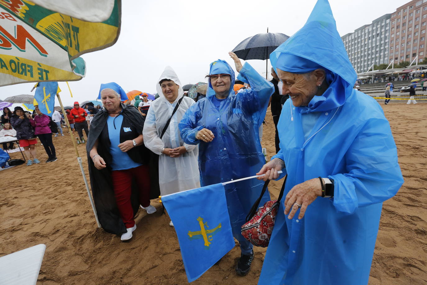 ¿Estuviste en el récord mundial de escanciado de Gijón? ¡Búscate! (2)