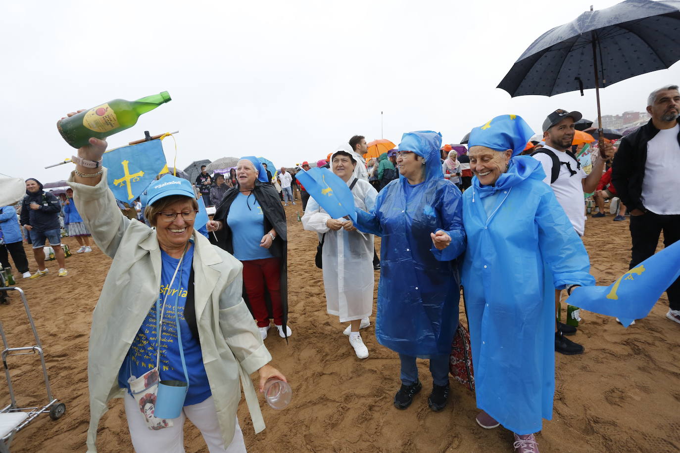 ¿Estuviste en el récord mundial de escanciado de Gijón? ¡Búscate! (2)