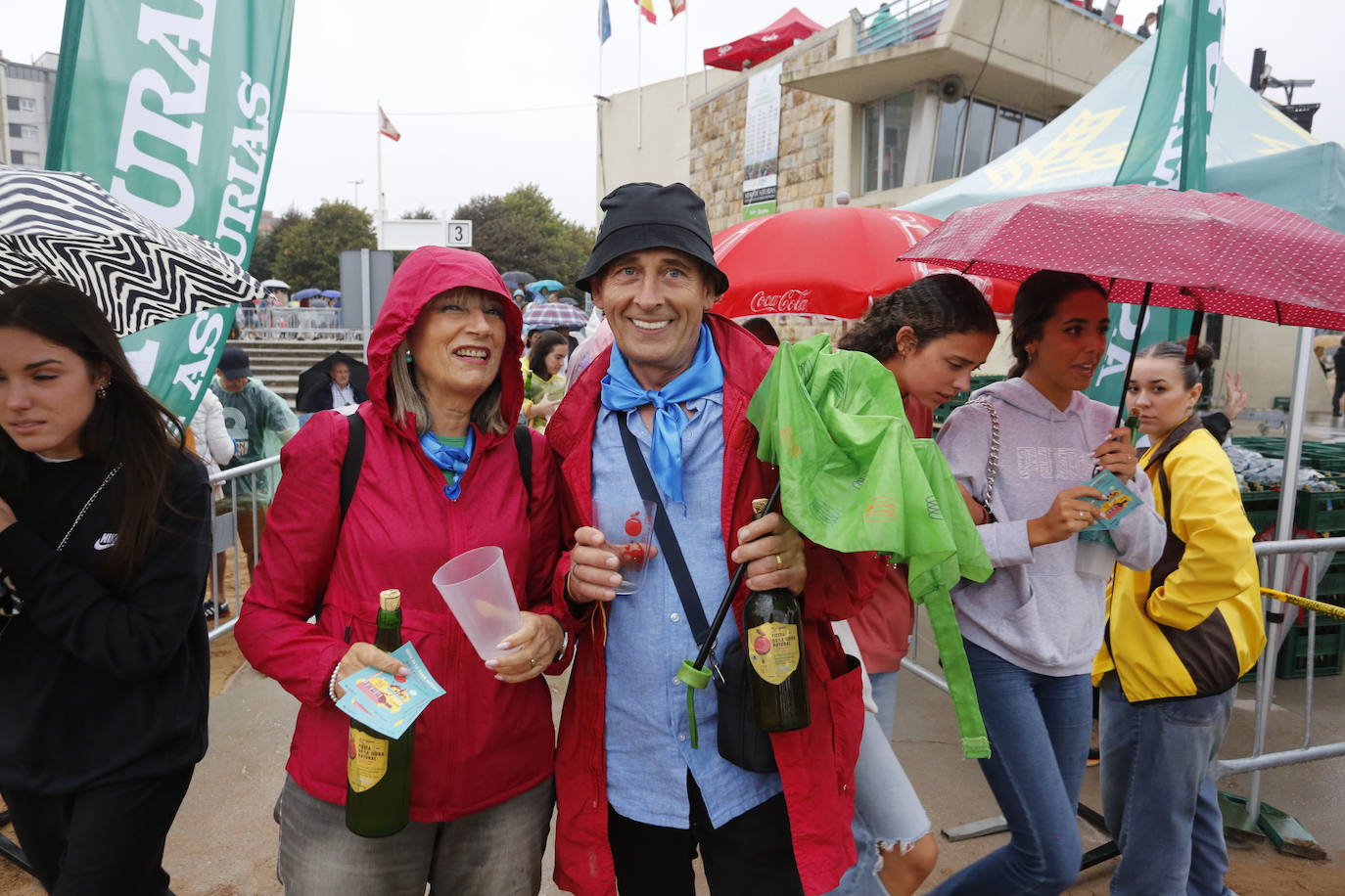 ¿Estuviste en el récord mundial de escanciado de Gijón? ¡Búscate! (2)