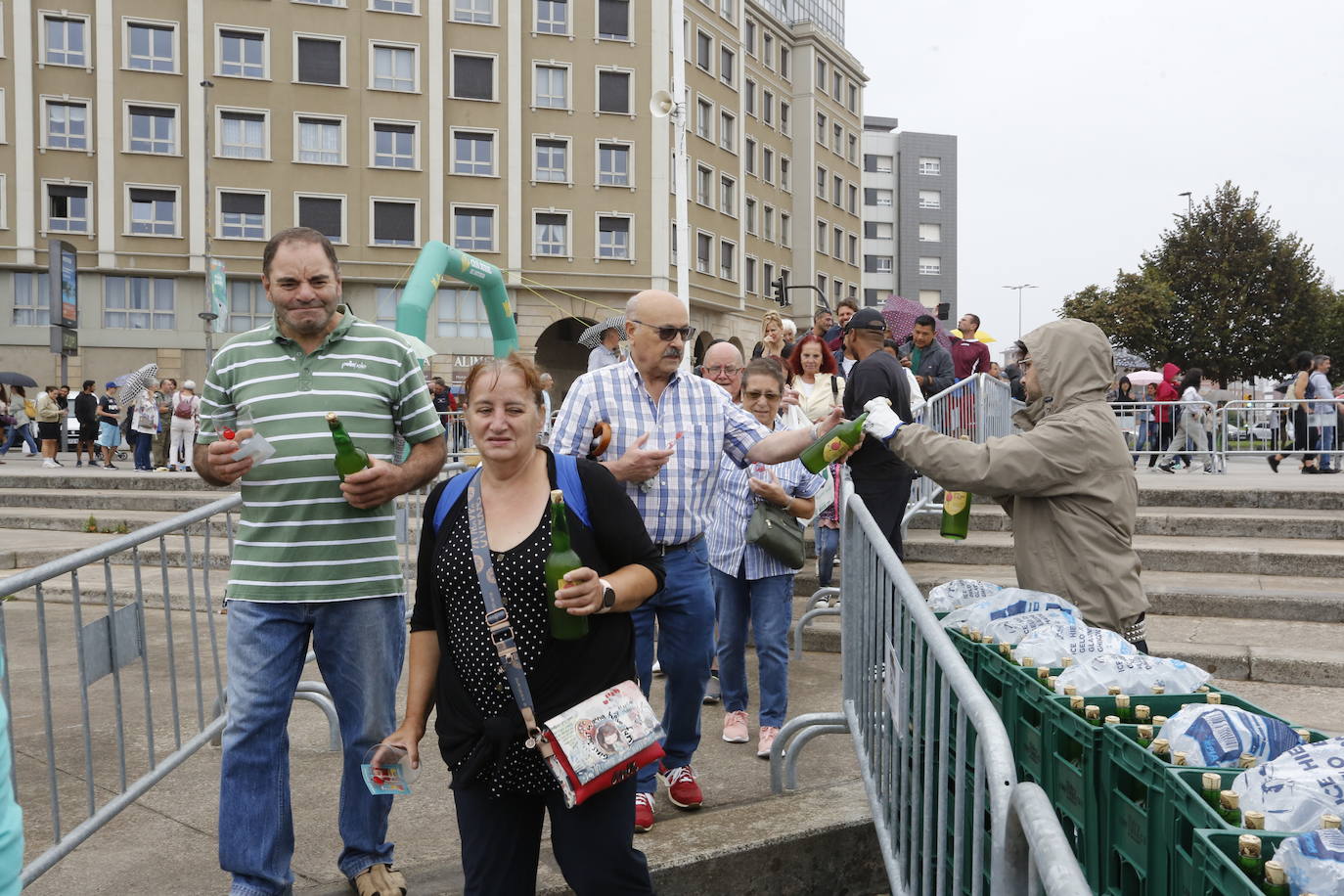 ¿Estuviste en el récord mundial de escanciado de Gijón? ¡Búscate! (1)