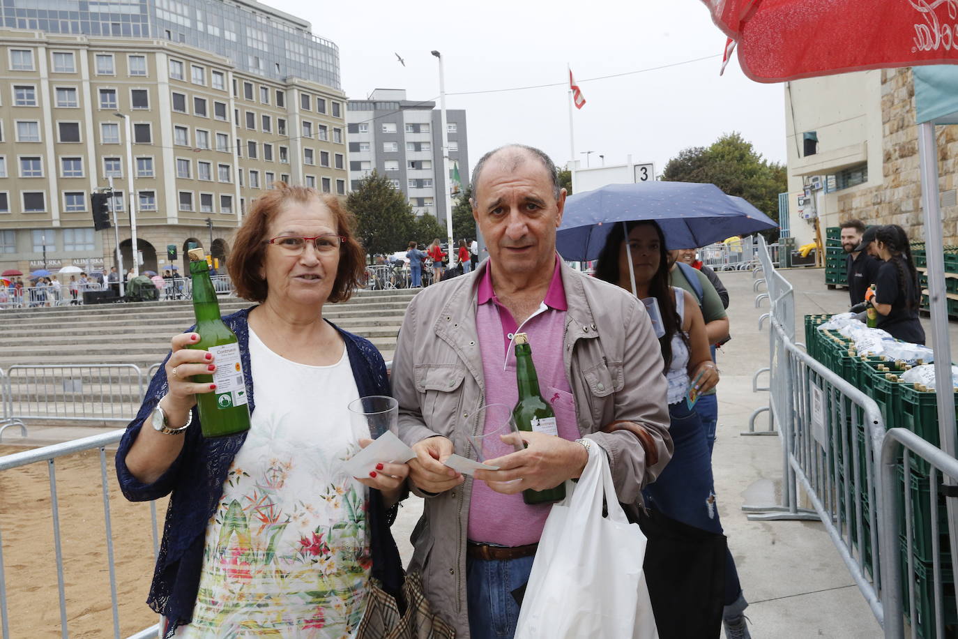 ¿Estuviste en el récord mundial de escanciado de Gijón? ¡Búscate! (1)