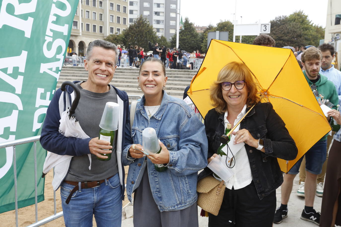 ¿Estuviste en el récord mundial de escanciado de Gijón? ¡Búscate! (1)