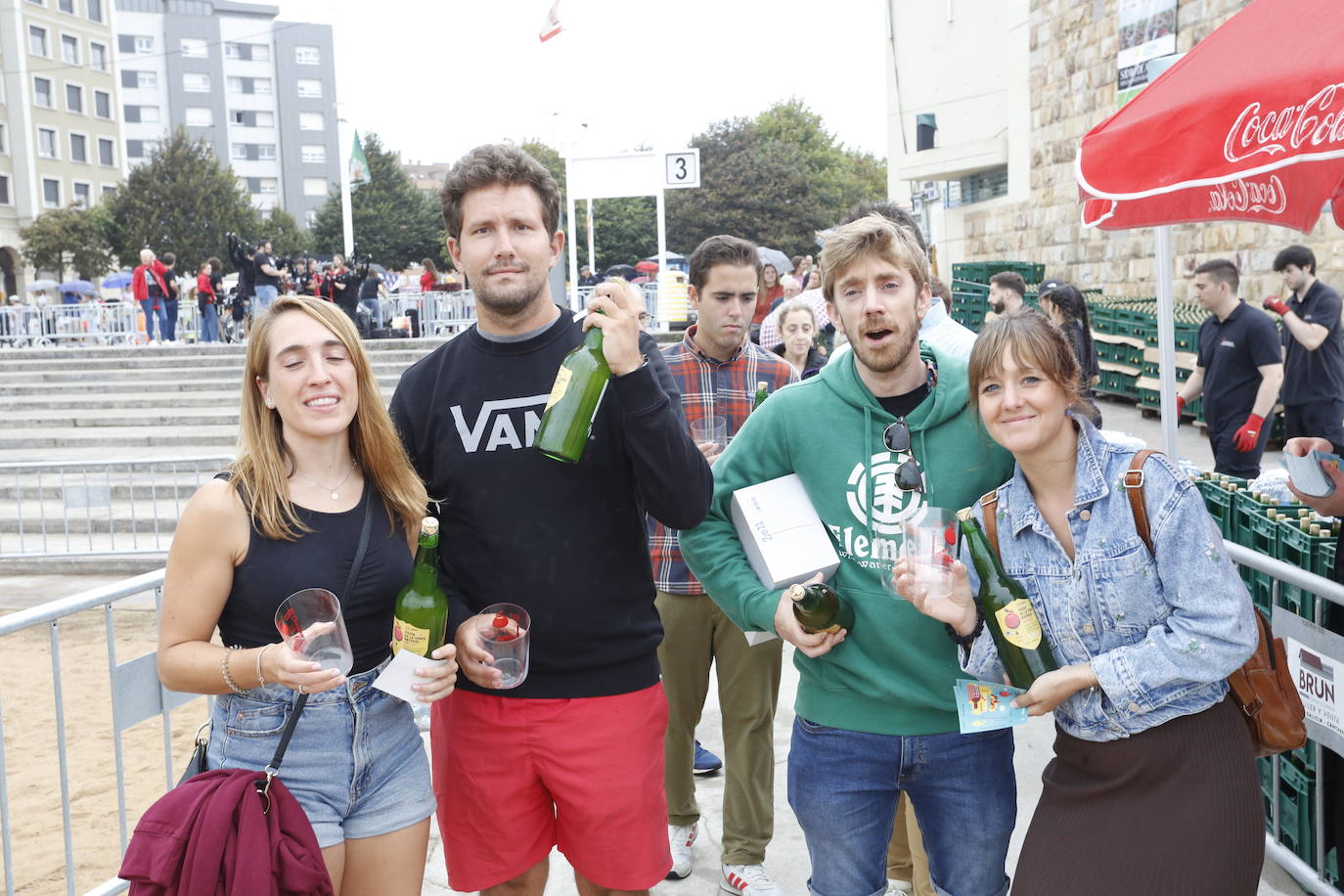 ¿Estuviste en el récord mundial de escanciado de Gijón? ¡Búscate! (1)