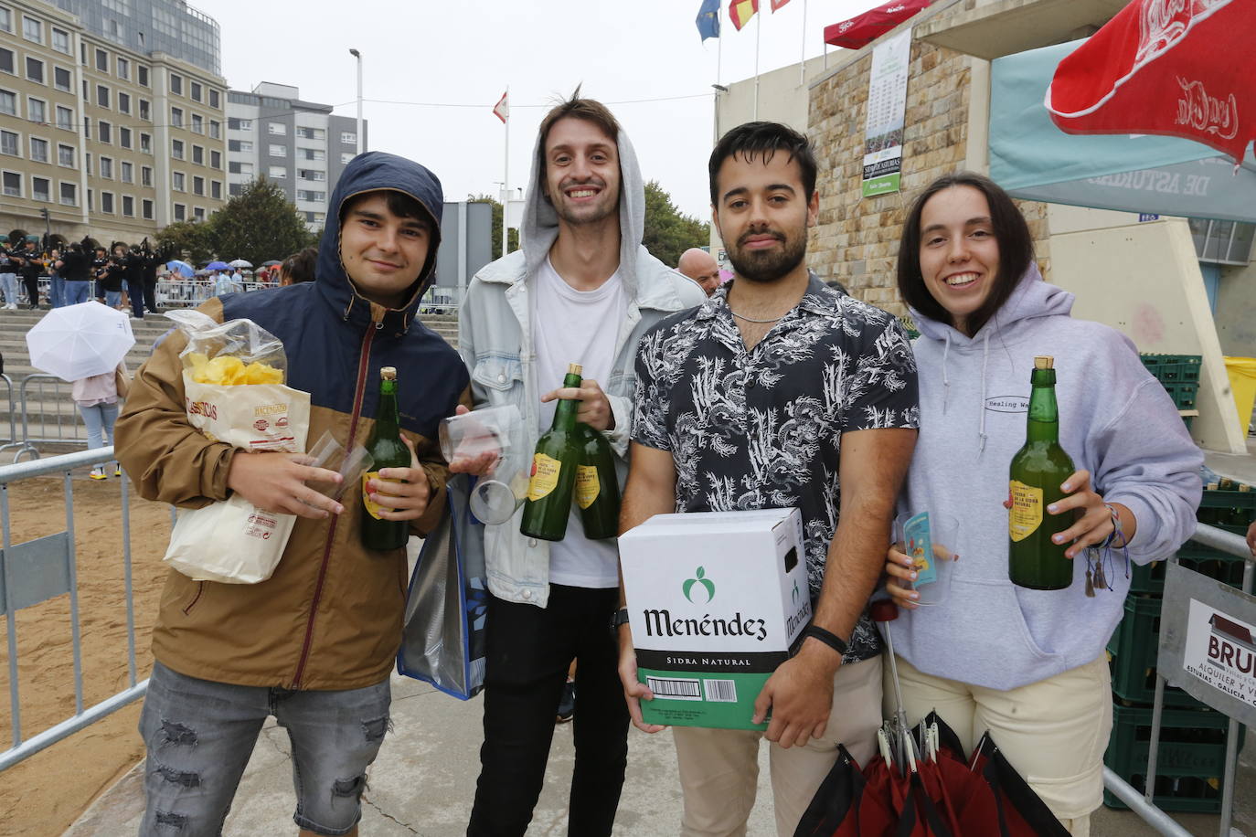 ¿Estuviste en el récord mundial de escanciado de Gijón? ¡Búscate! (1)