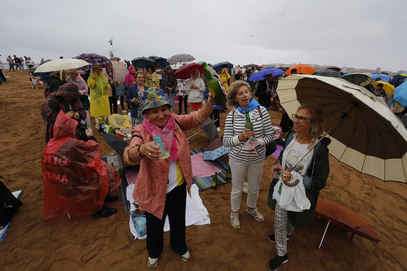 ¿Estuviste en el récord mundial de escanciado de Gijón? ¡Búscate! (1)