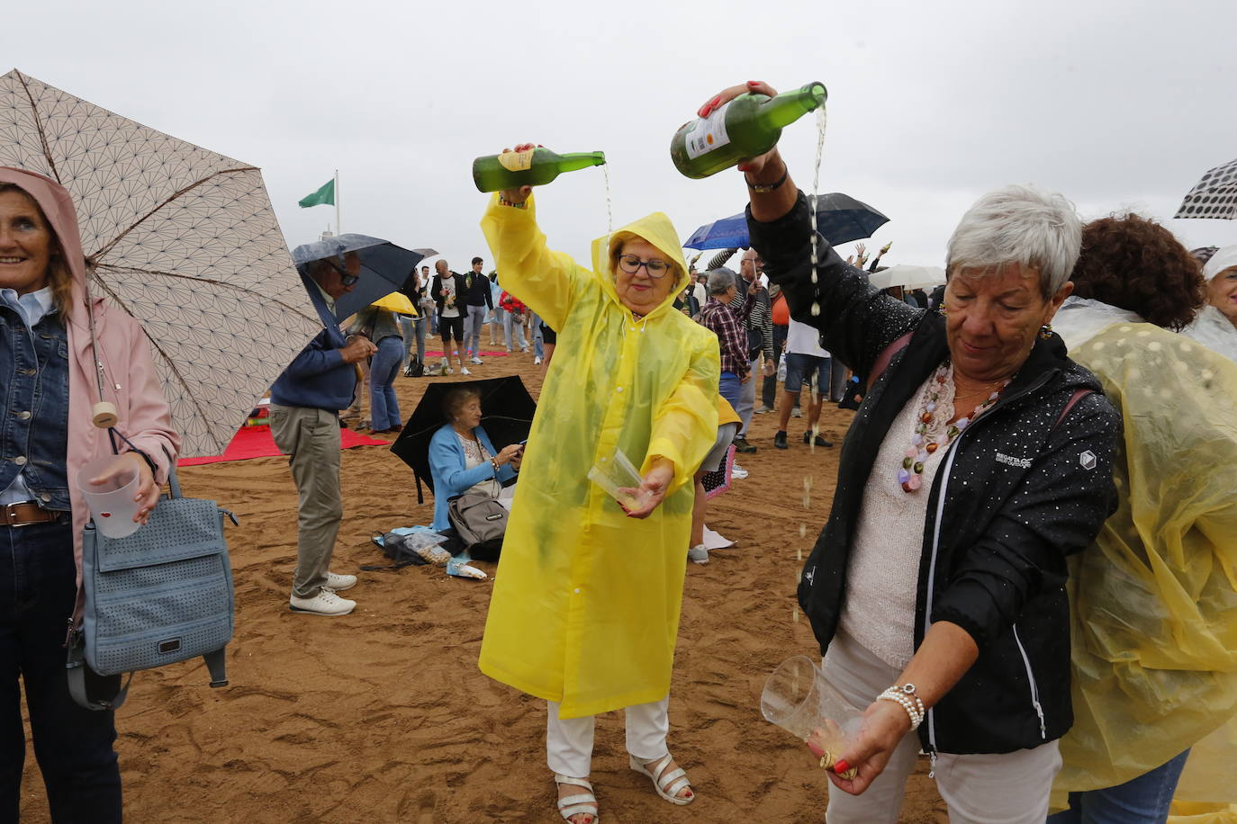 ¿Estuviste en el récord mundial de escanciado de Gijón? ¡Búscate! (1)