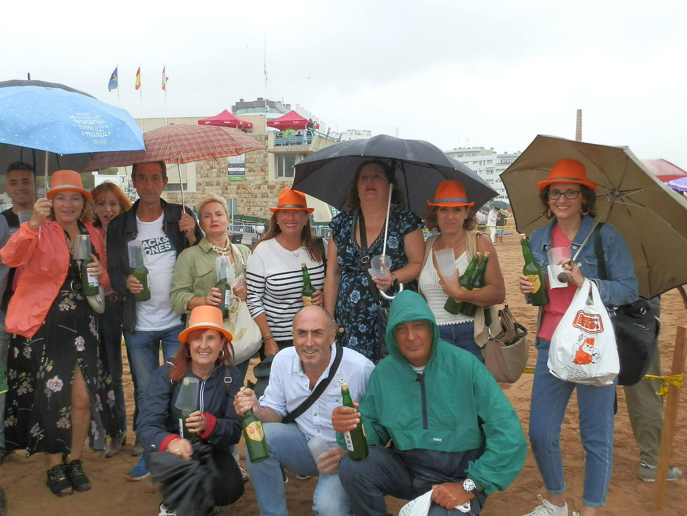 ¿Estuviste en el récord mundial de escanciado de Gijón? ¡Búscate!