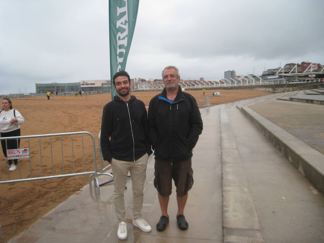 ¿Estuviste en el récord mundial de escanciado de Gijón? ¡Búscate!