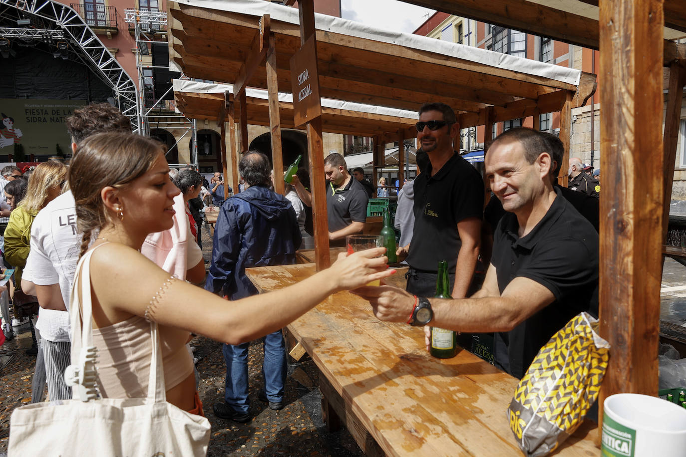 Fiesta sidrera en Gijón con sabor a Sidra Camín