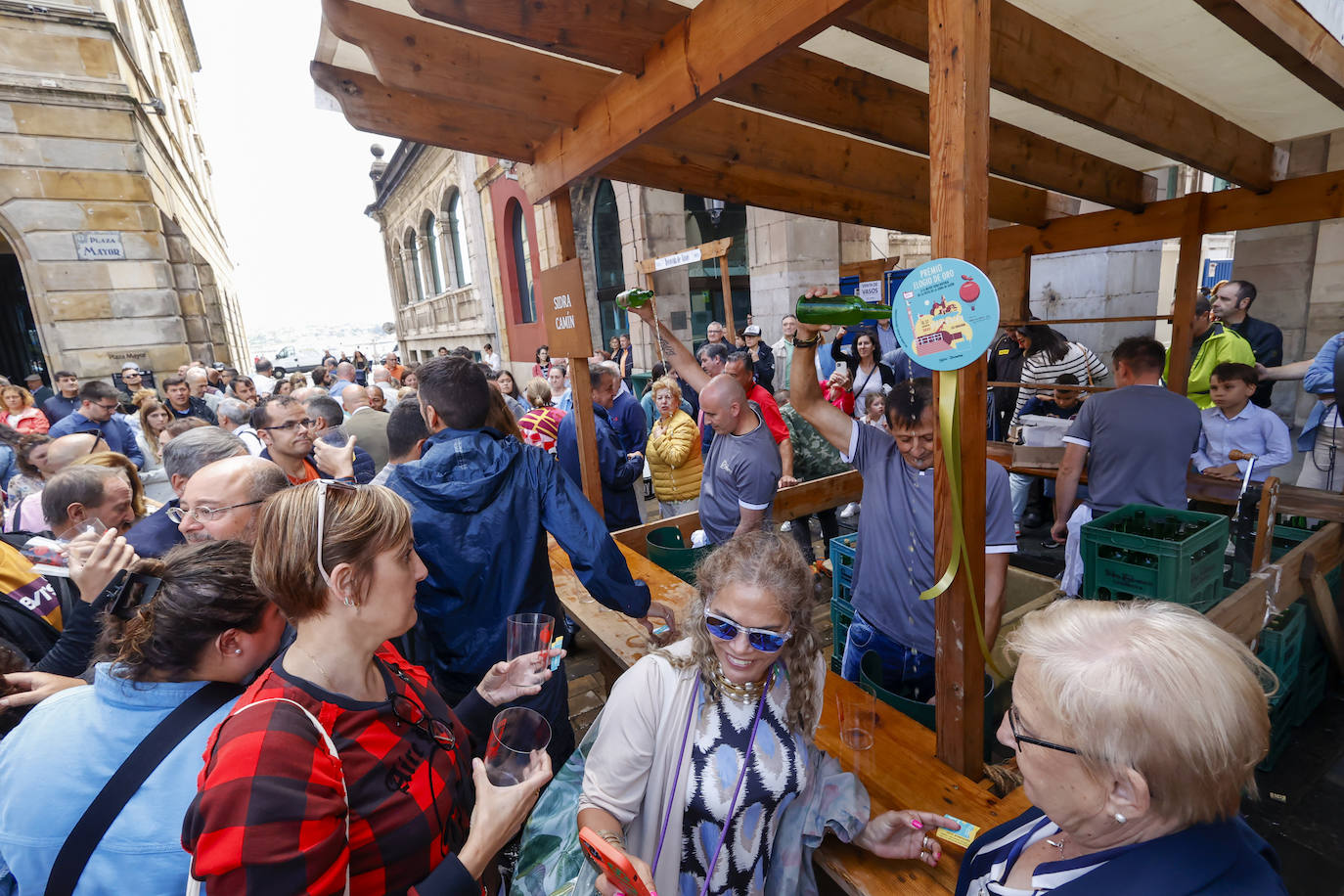 Fiesta sidrera en Gijón con sabor a Sidra Camín