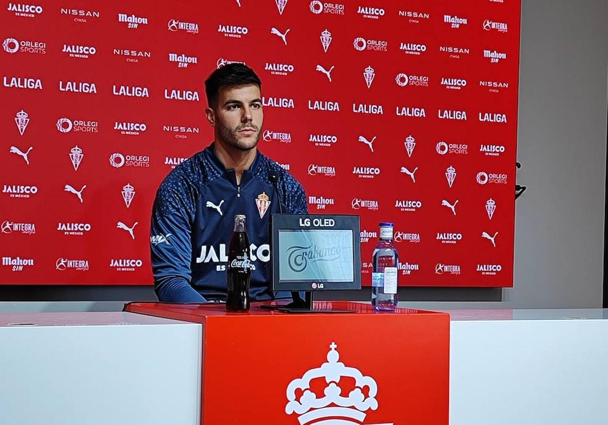 Róber Pier, en un momento del partido contra el Mirandés en El Molinón.