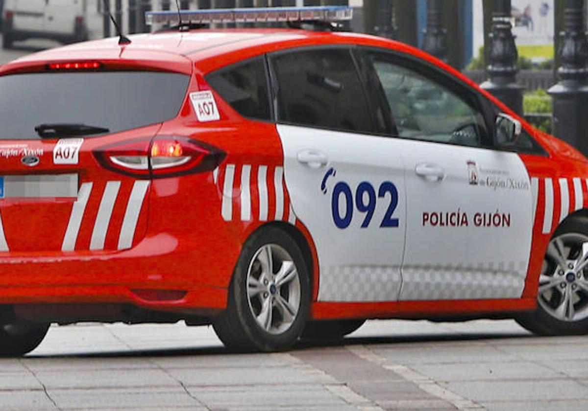 Herida una motorista en el choque con una furgoneta en Gijón