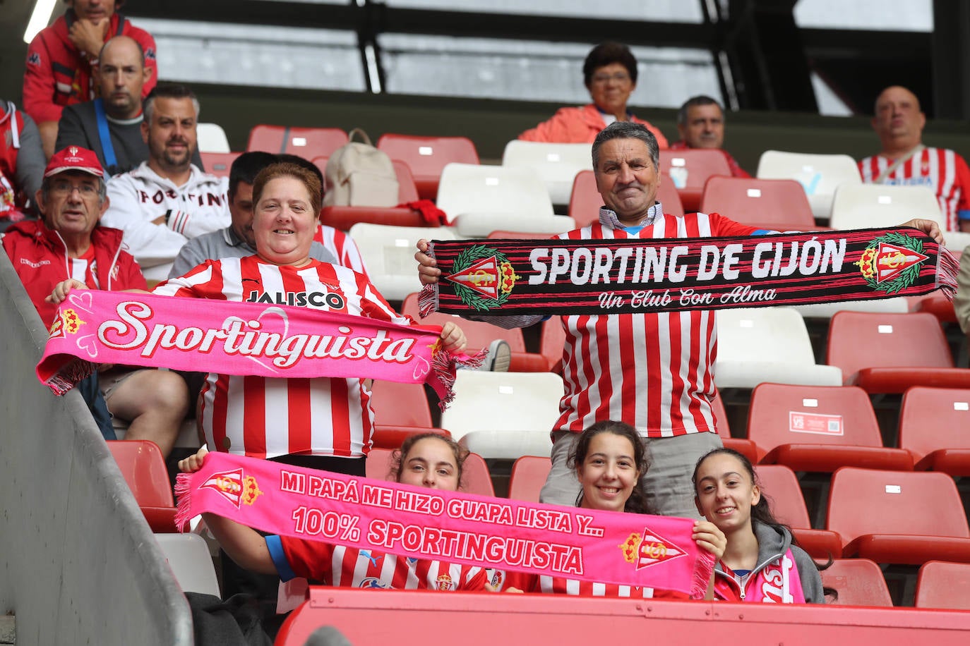 ¿Estuviste en el Sporting - Burgos? ¡Búscate en las gradas de El Molinón!