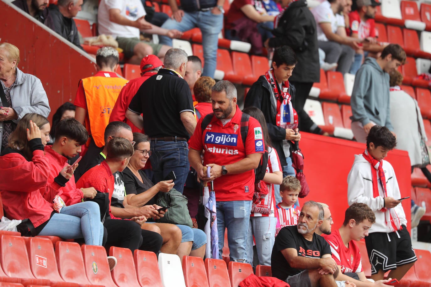 ¿Estuviste en el Sporting - Burgos? ¡Búscate en las gradas de El Molinón!