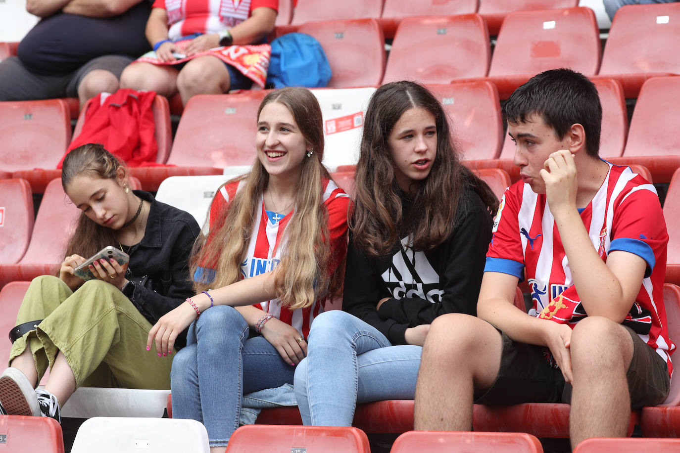 ¿Estuviste en el Sporting - Burgos? ¡Búscate en las gradas de El Molinón!