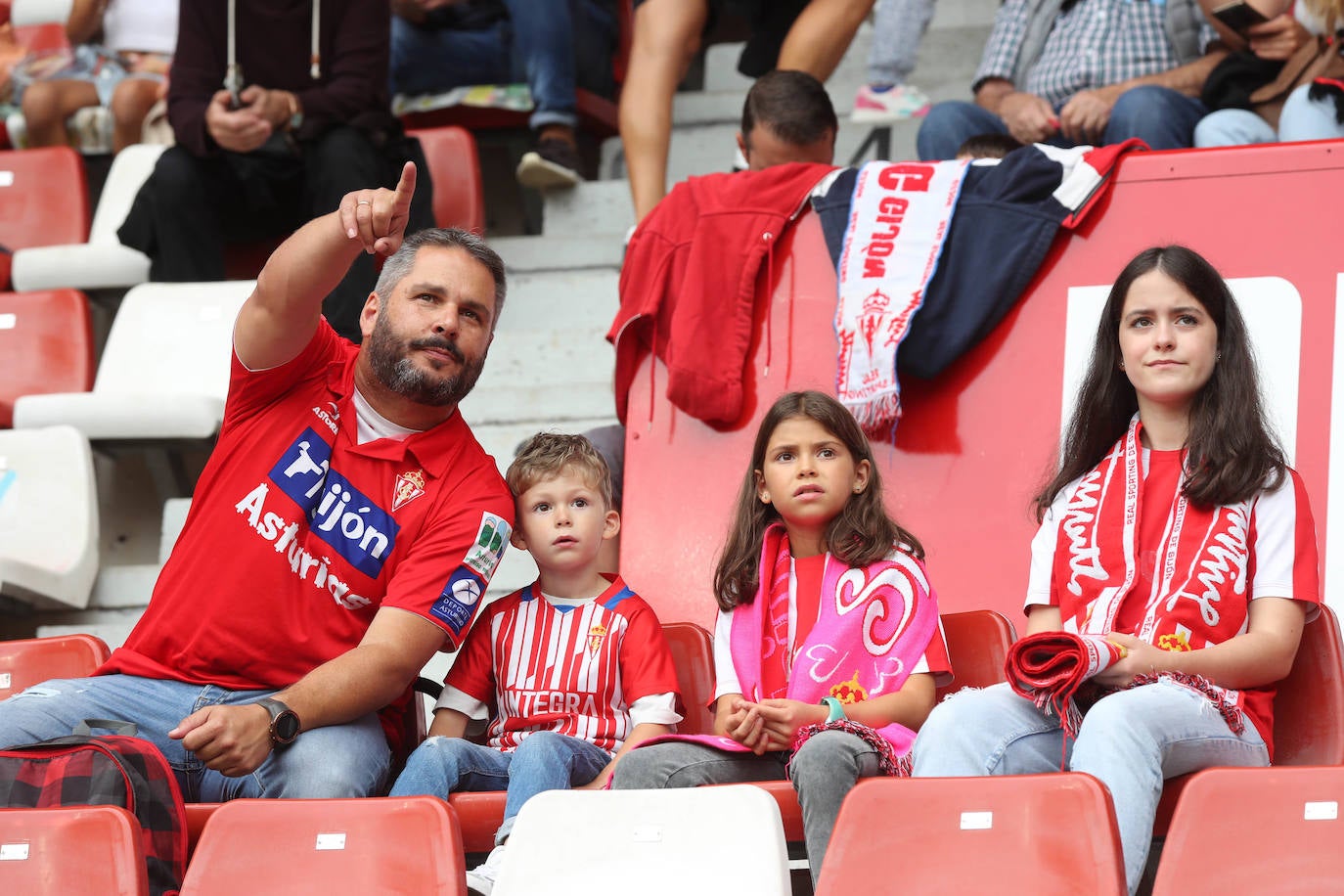 ¿Estuviste en el Sporting - Burgos? ¡Búscate en las gradas de El Molinón!