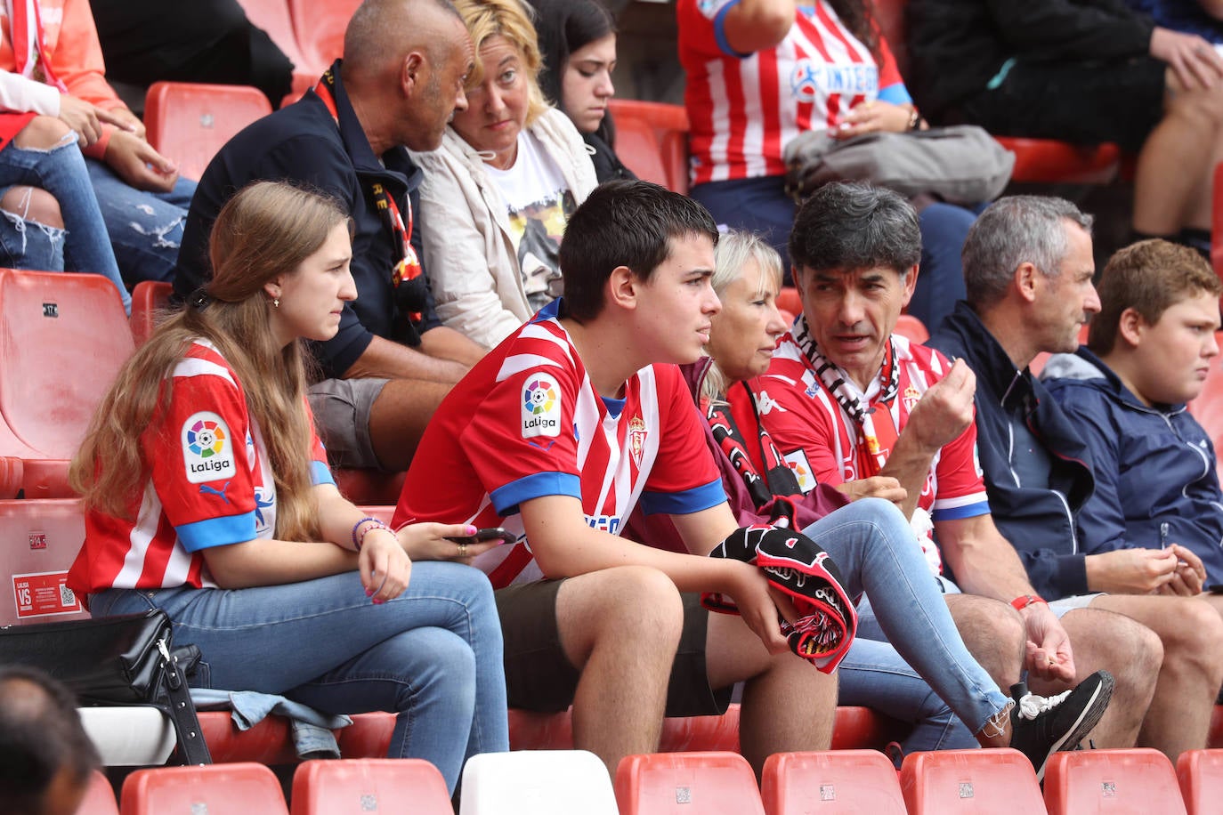 ¿Estuviste en el Sporting - Burgos? ¡Búscate en las gradas de El Molinón!