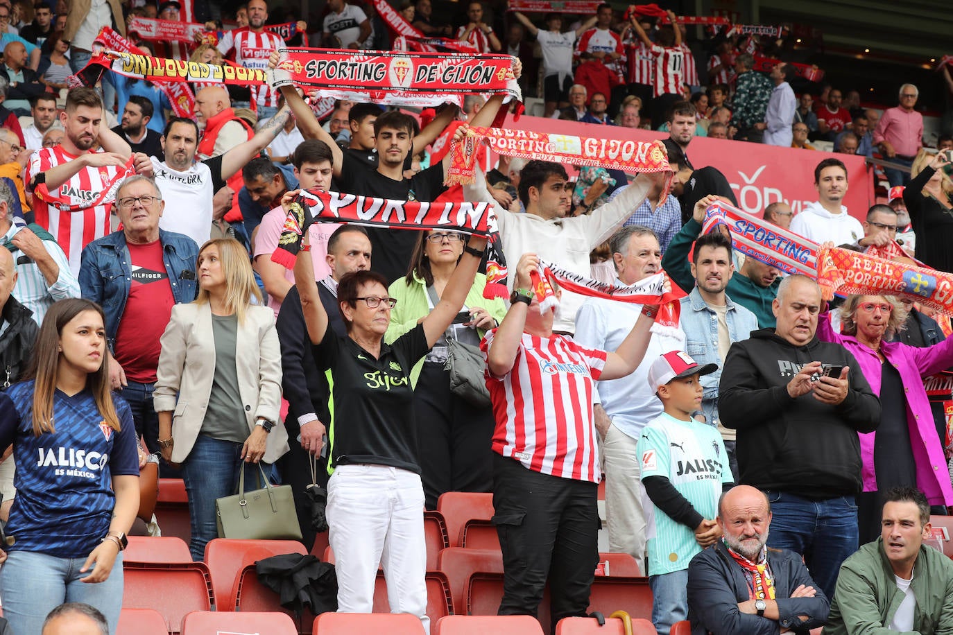 ¿Estuviste en el Sporting - Burgos? ¡Búscate en las gradas de El Molinón!