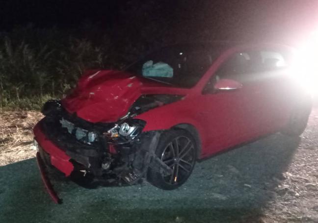 Los conductores del coche resultaron ilesos tras el atropello.