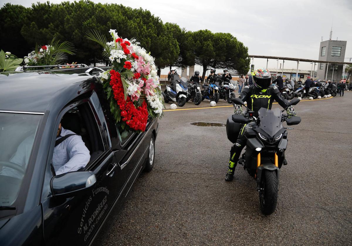 Sentida peregrinación y homenaje motero al gijonés Alberto Martínez