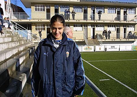 Imagen secundaria 1 - Montse Tomé, en sus diferentes etapas como jugadora del Oviedo Moderno, Levante y FC Barcelona.