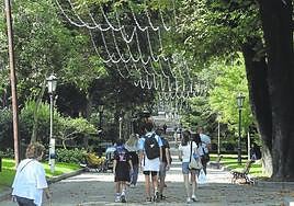 Las luces de San Mateo, preparadas para las fiestas.