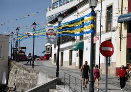 El Tránsito de las Ballenas decorado para las fiestas de los Remedios y la Soledad en Cimavilla (Gijón).