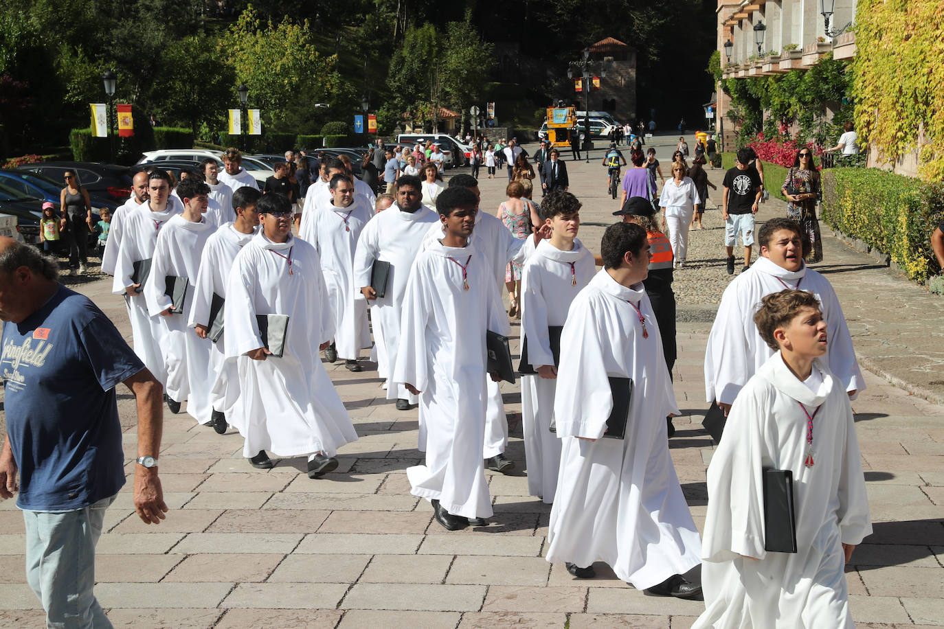 Reivindicación y tradición en la misa por la Santina