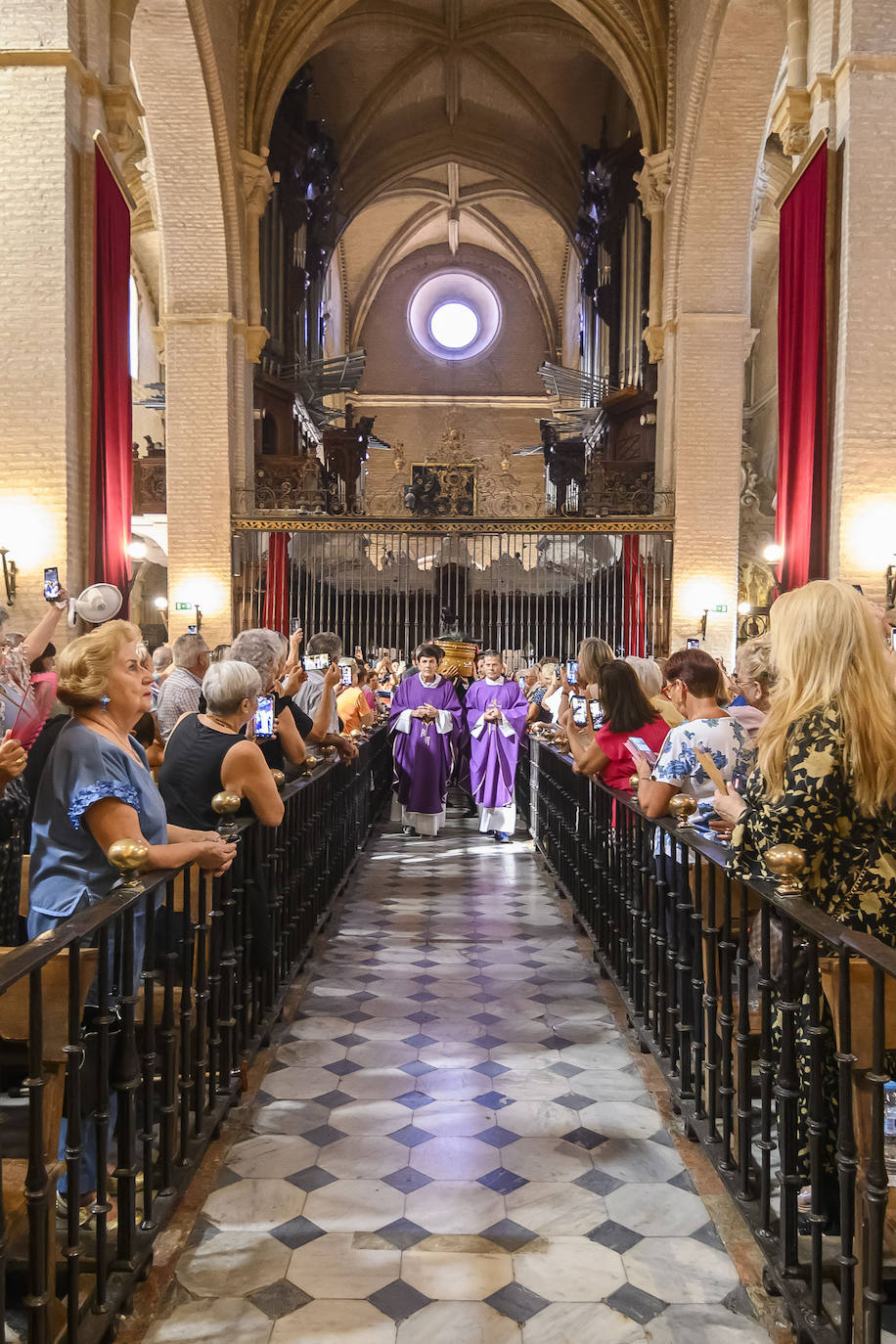 Multitudinario adiós a María Jiménez, una «artista inmortal»